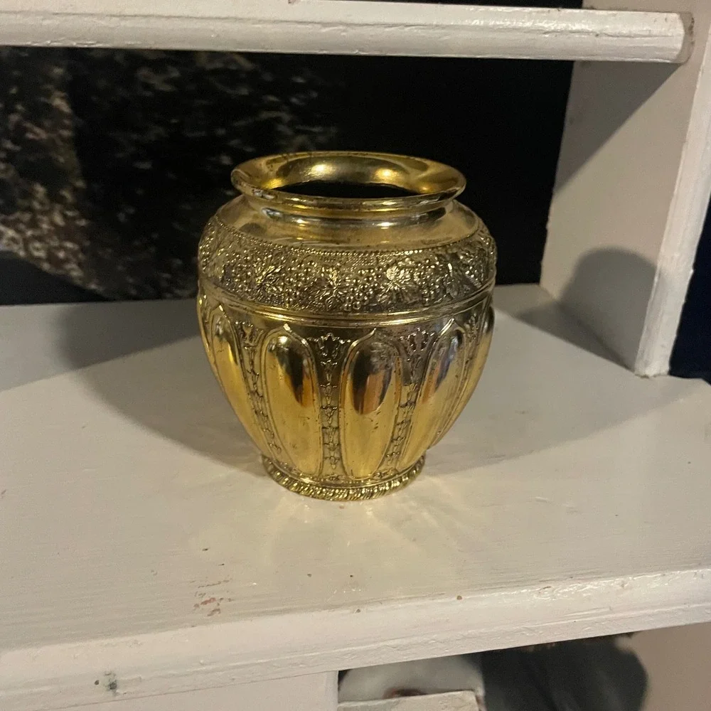 Vintage Gold Tone Vase Ornate Floral Design Home‎ Decor Accent Piece